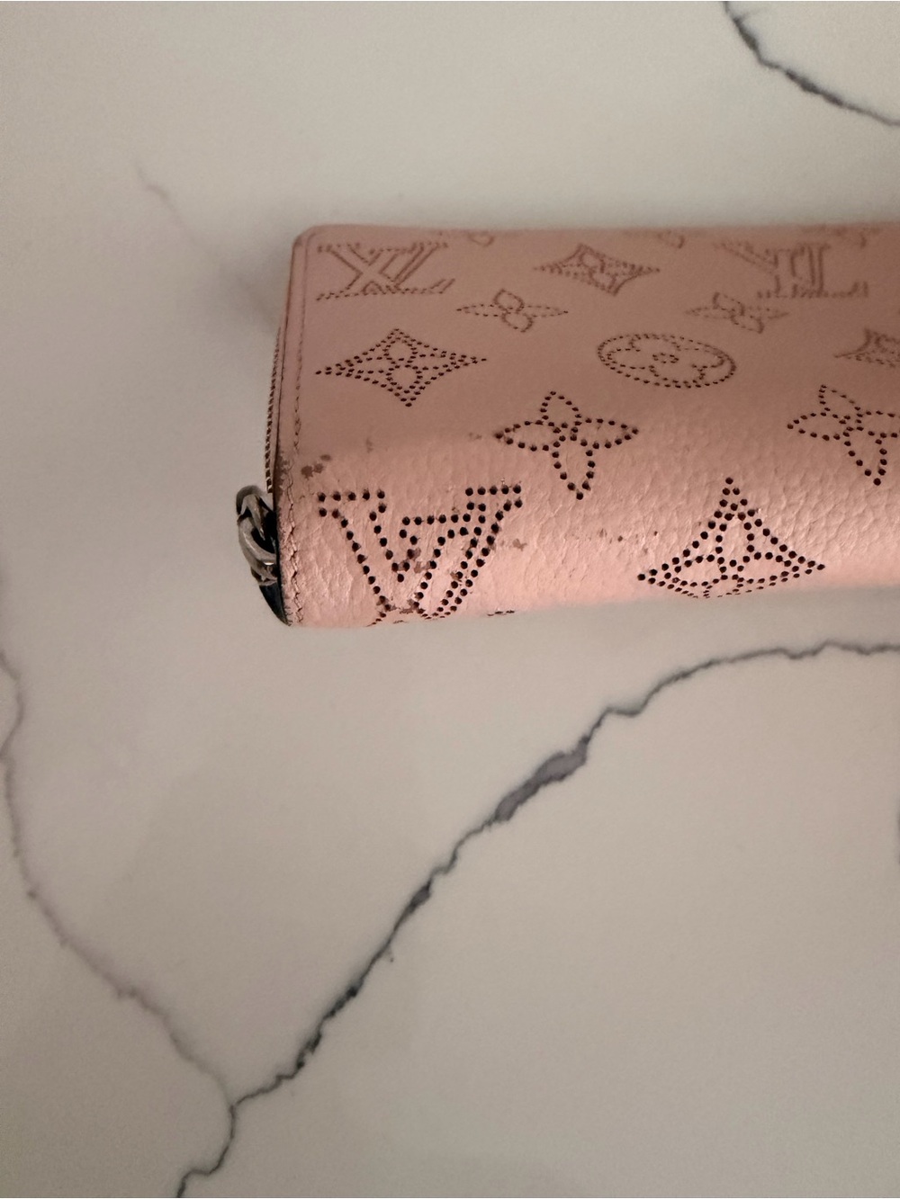 Louis Vuitton Blush Mahina Monogram Zippy - Picture 8 of 11